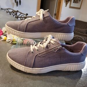 Clarks Carolina Echo Lilac Side Zip Canvas Sneakers Size 10